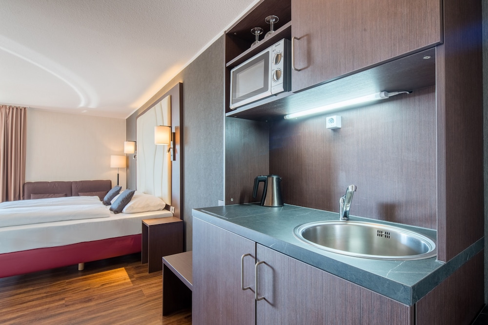Airways Hotel Frankfurt Airport West 50/50