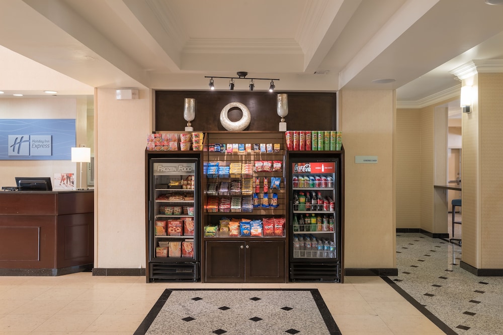 Holiday Inn Express and Suites Los Angeles Airport Hawthorne 46/53