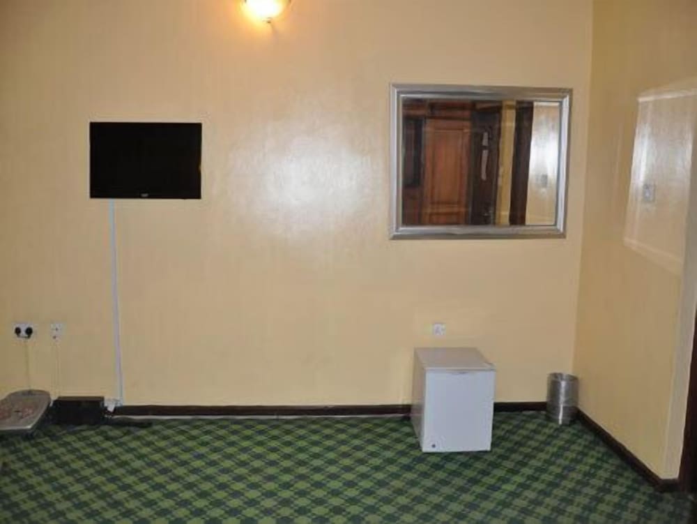 Solitude Hotel Yaba 41/50