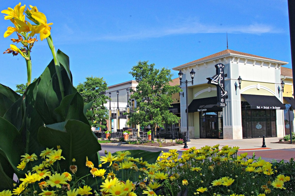 HOLIDAY INN EXPRESS & SUITES TOLEDO SOUTH - PERRYSBURG 7/53