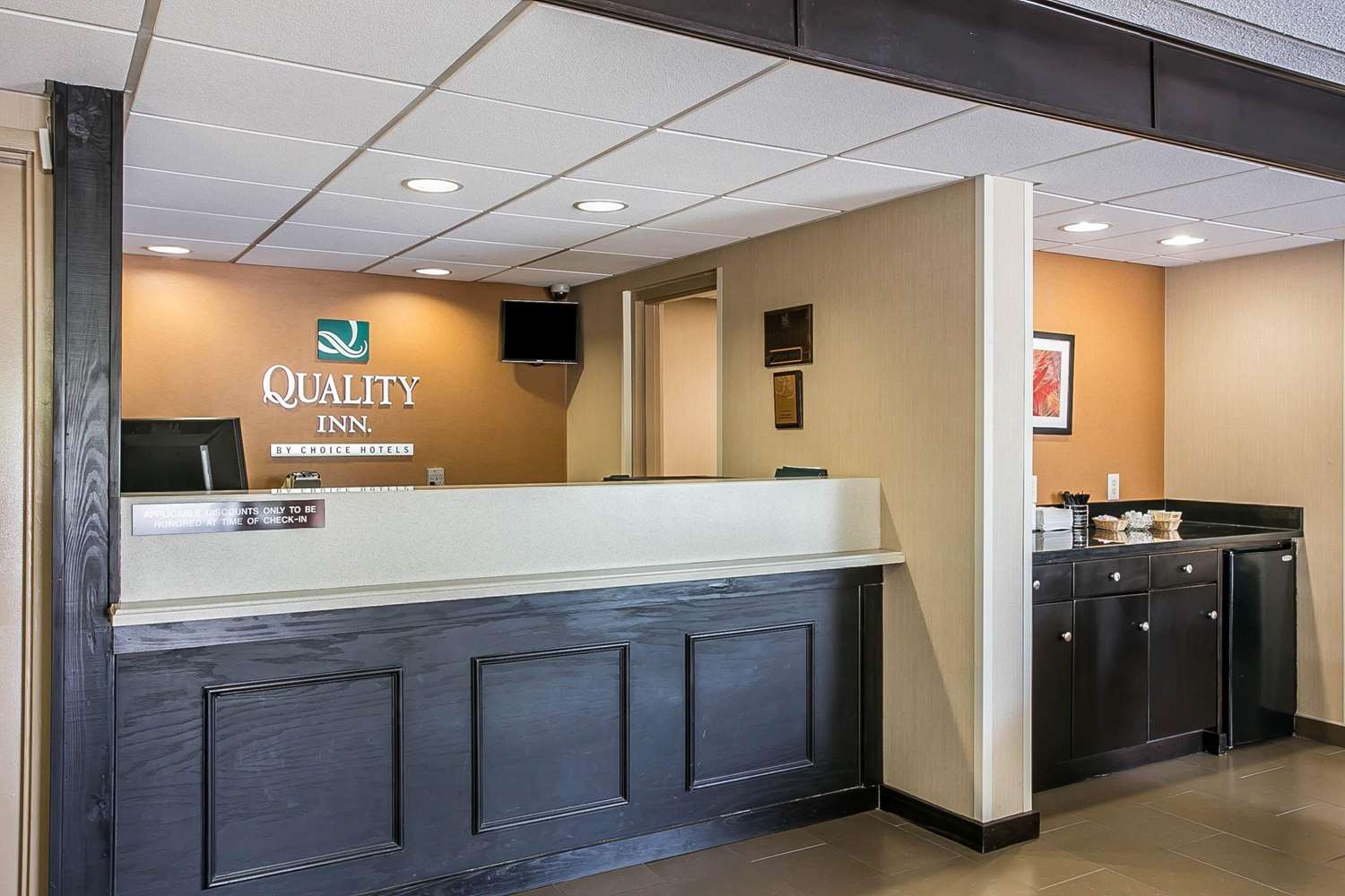 Quality Inn Hartsville 6/37