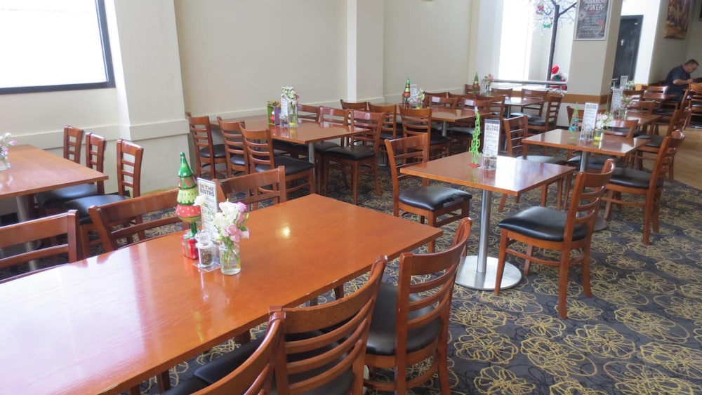 Amaroo Hotel 34/41
