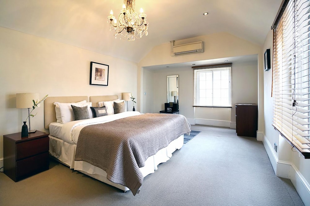 17 Hertford Street 5/42