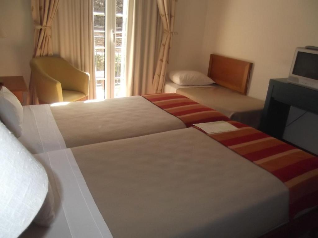 Room, Twin Beds, Side View