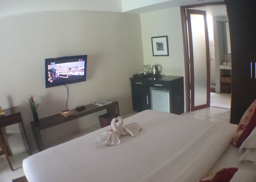 Ayom Suite 8/44