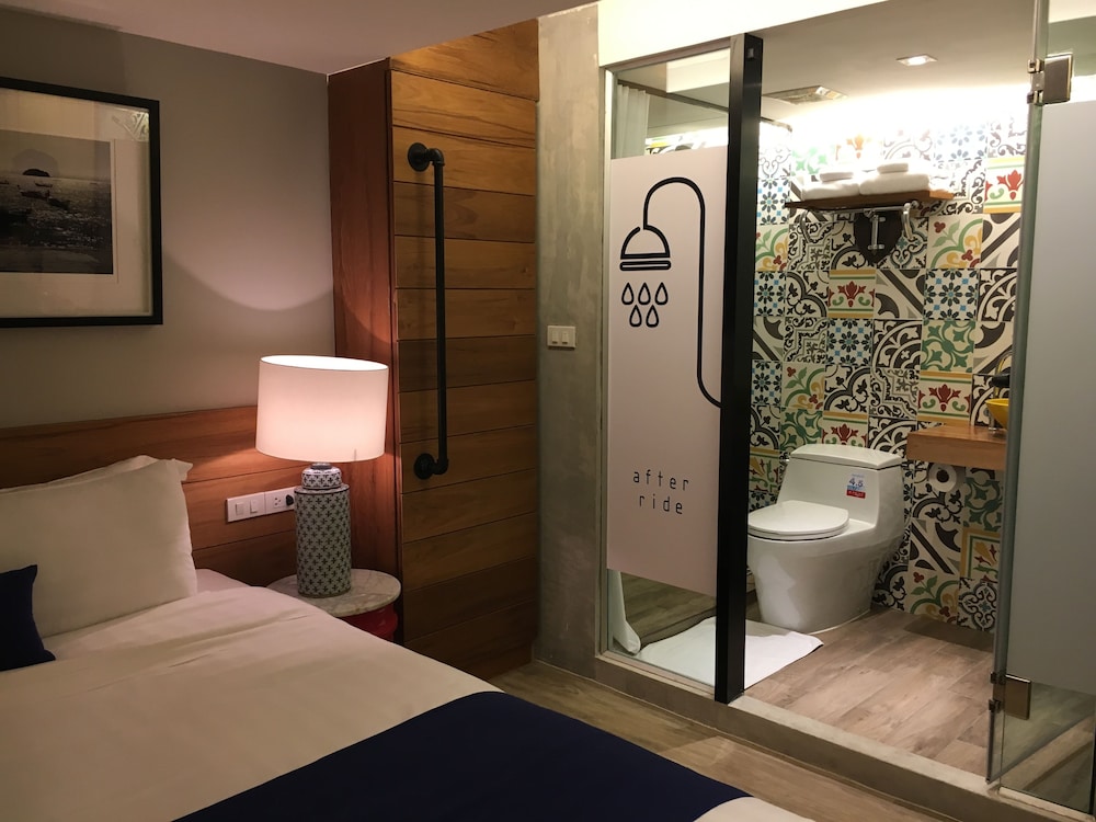 Nandha Hotel 30/71