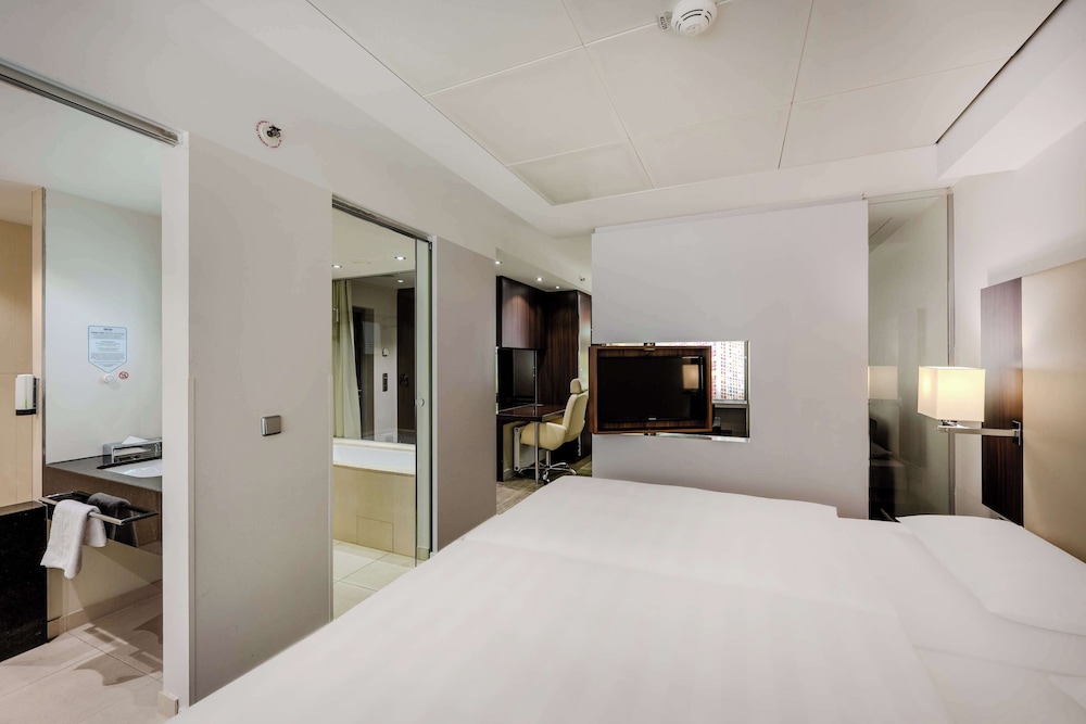 Studio, Suite, Double Bed, No Window