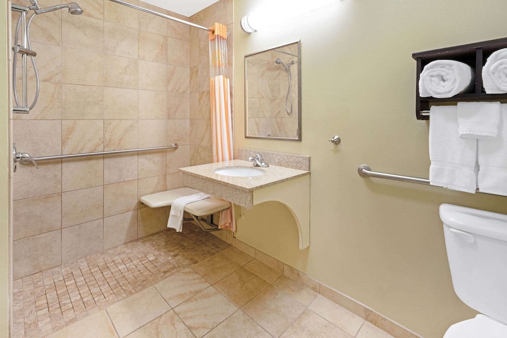 La Quinta Inn & Suites by Wyndham Stillwater-University Area 12/41