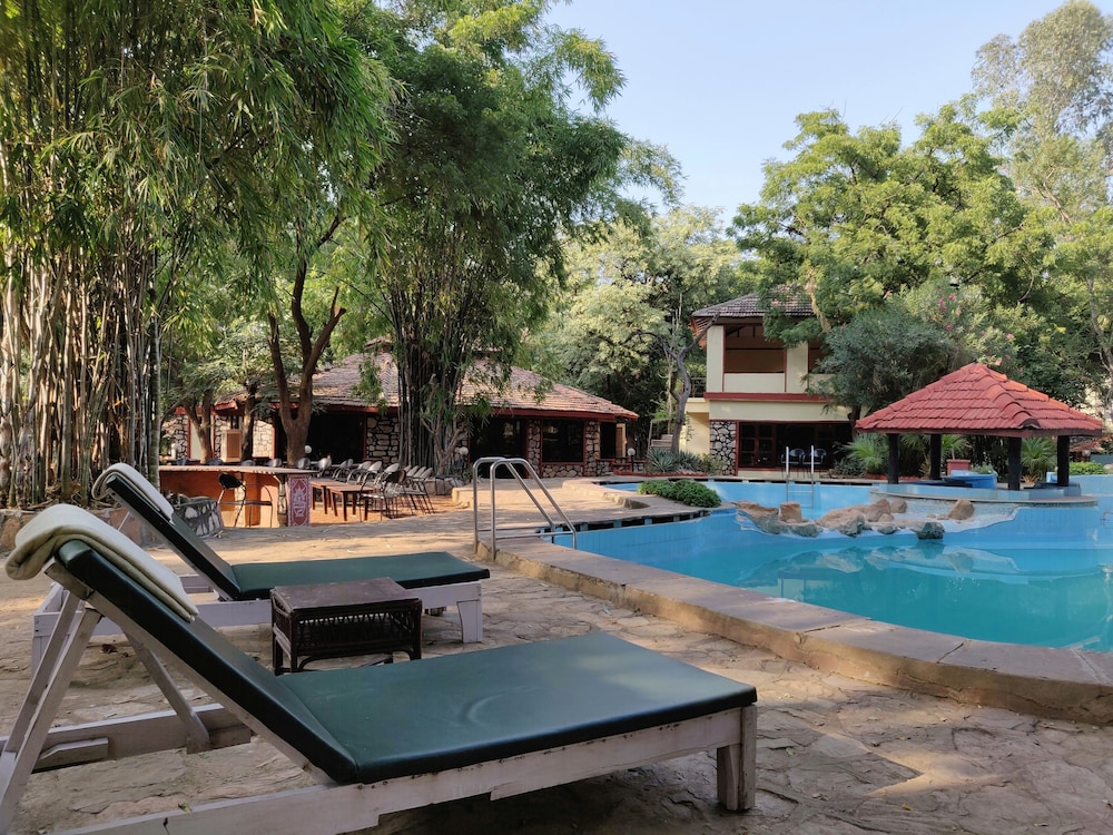 TIGER MOON RESORT 7/60