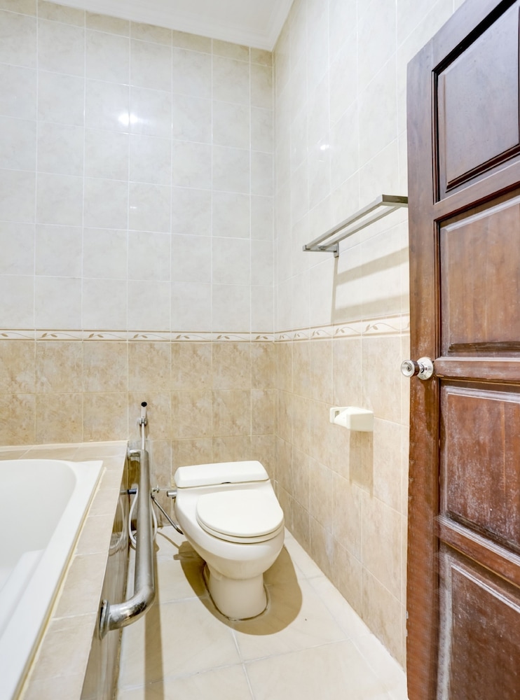 OYO 3261 Hotel Ratu 26/30