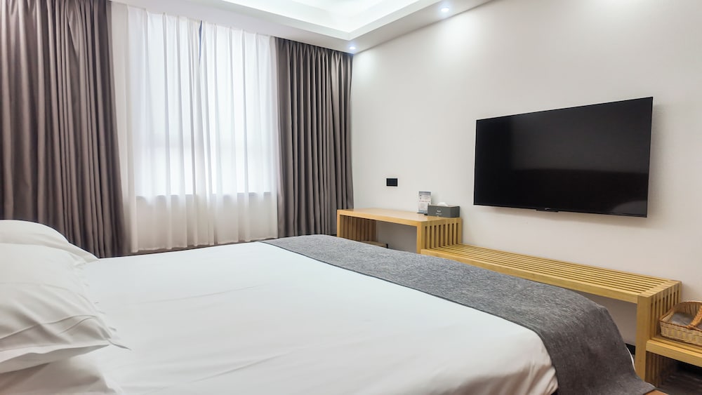 Shanghai Linyin Holiday Hotel 27/71