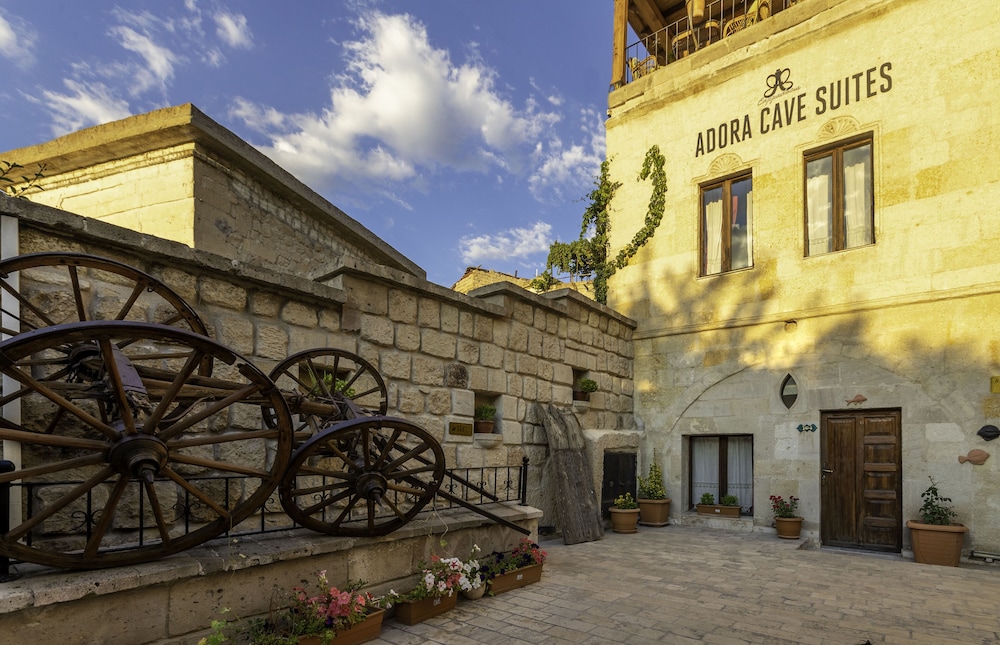 Mystic Cave House Hotel 35/50
