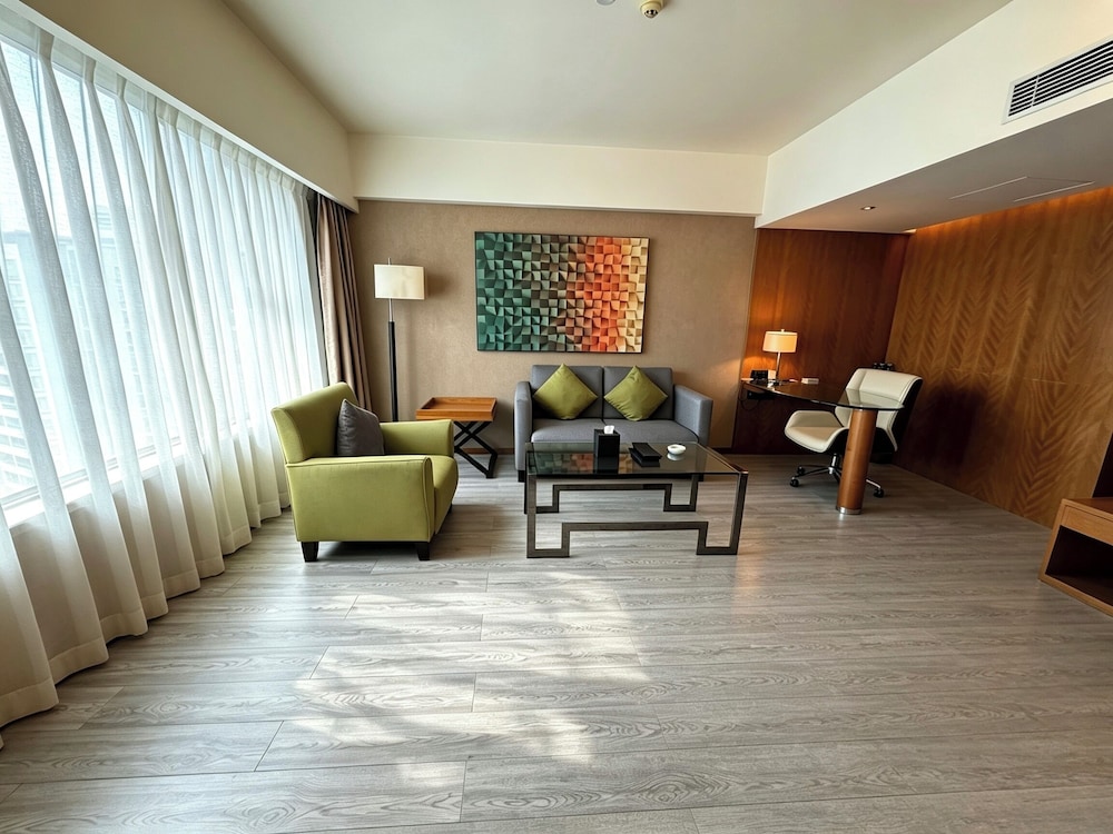 Grand Mercure Dongguan Humen 42/74