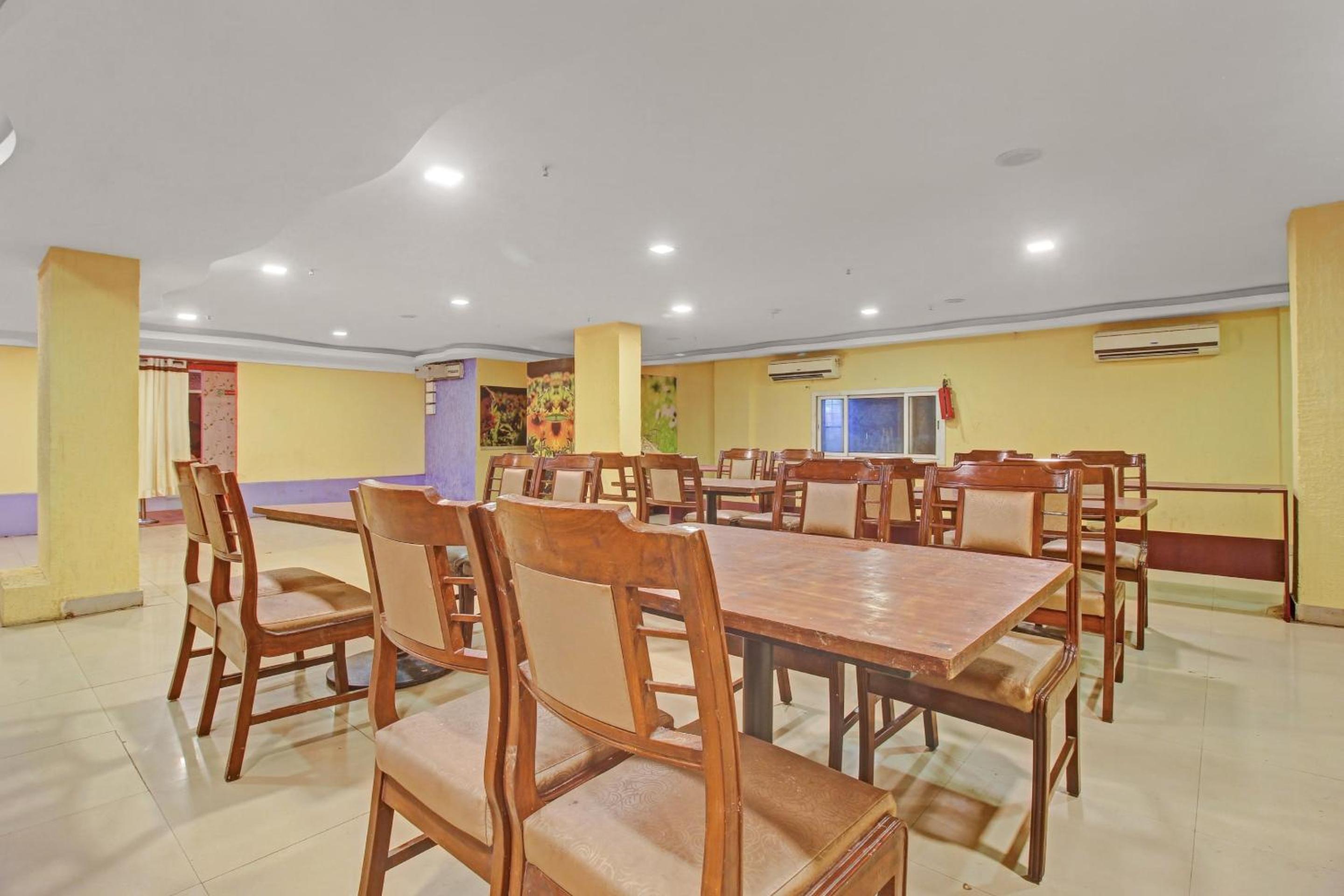 Collection O Hotel Regal Near ISKON TEMPLE , ABIDS 55/55