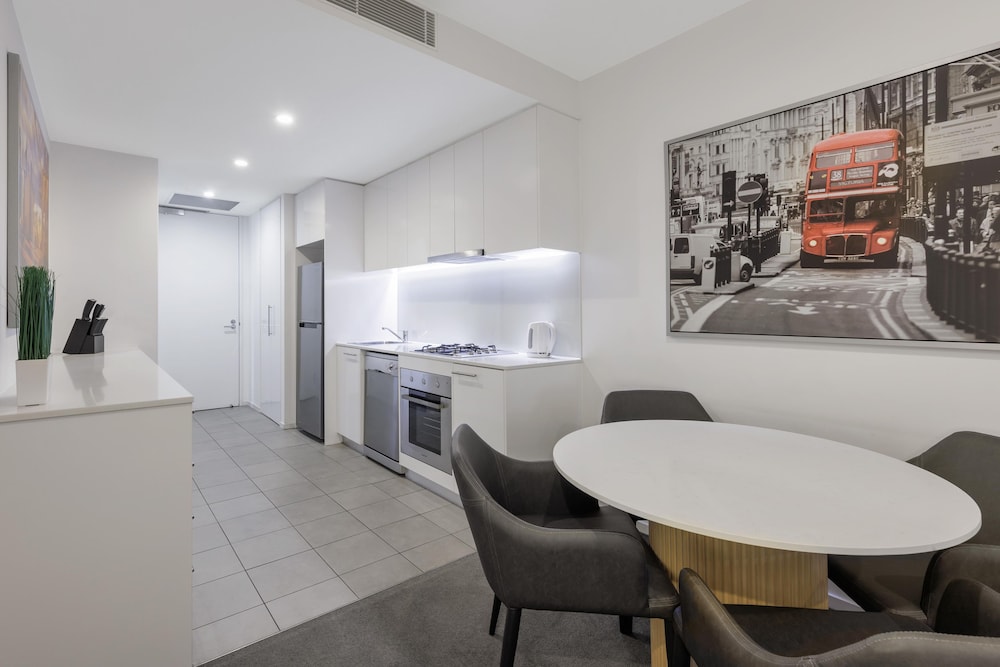 Oaks Melbourne Flemington Suites 37/46