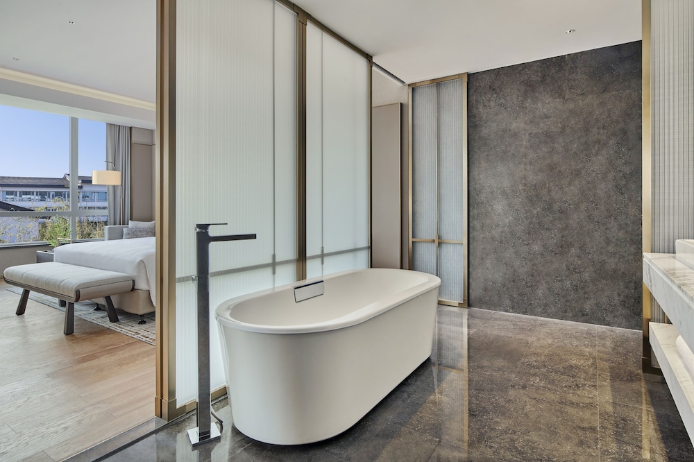 Ambassador, Deluxe, Suite, King Bed، DoubleTree by Hilton Jiangxi Fuzhou 4/4