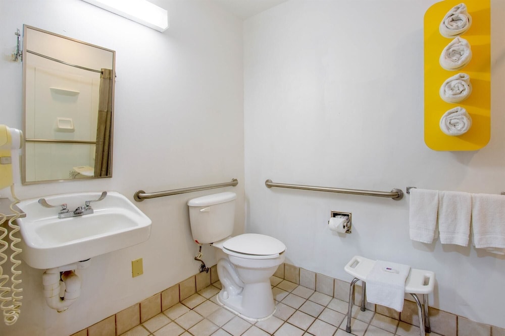 جناح بسرير كوين، Motel6 El Paso, TX - Southeast 5/7