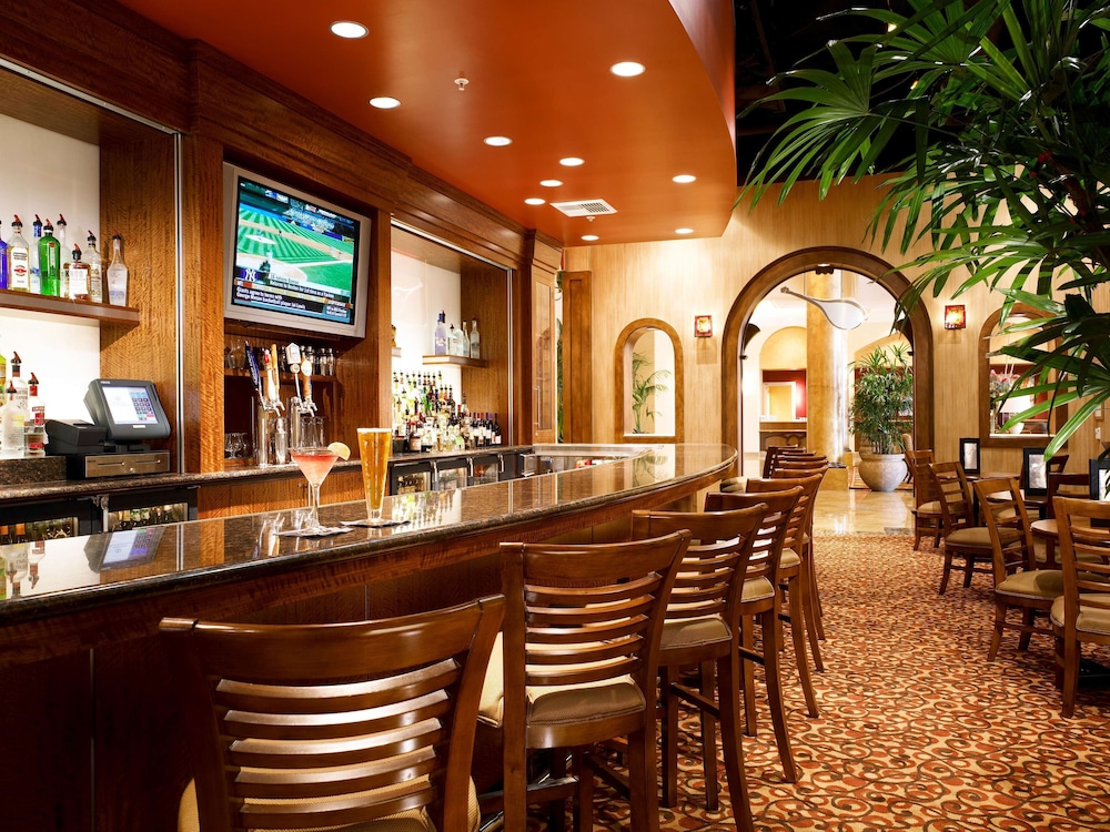DoubleTree Suites by Hilton Hotel Anaheim Resort - Convention Center 41/56