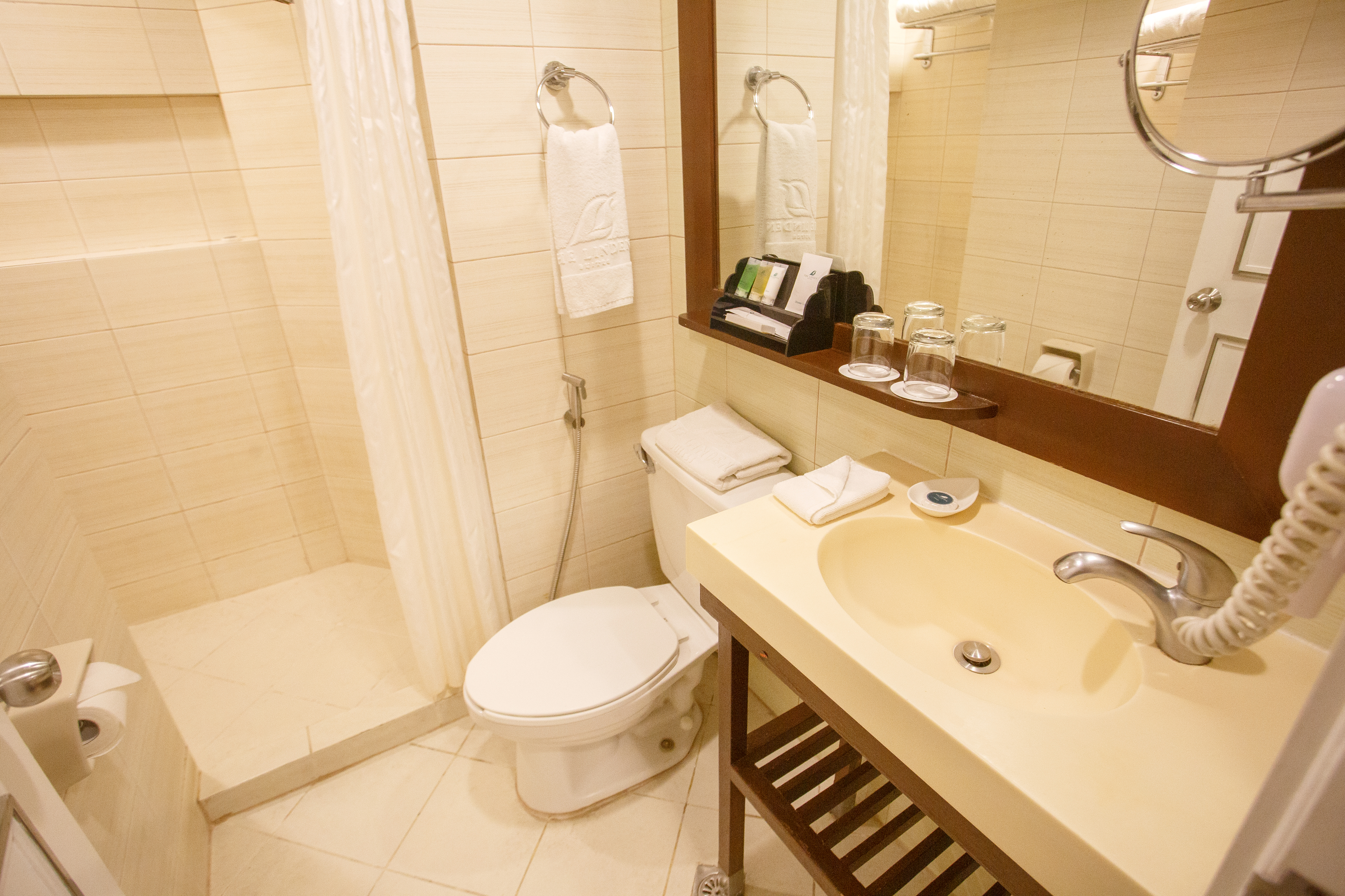 3 Bedrooms, Suite, The Linden Suites 4/6