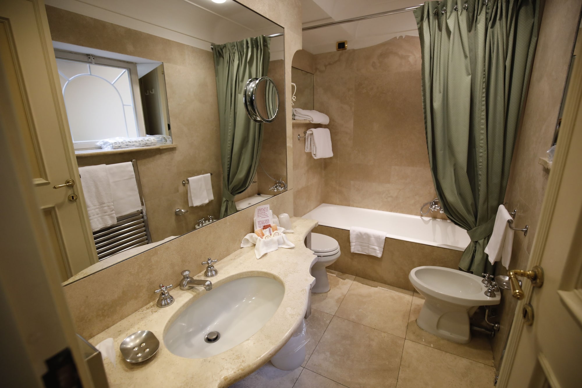 غرفة كلاسيكية بسرير كوين بغرفة نوم واحدة، Hotel Sant' Anna 6/10