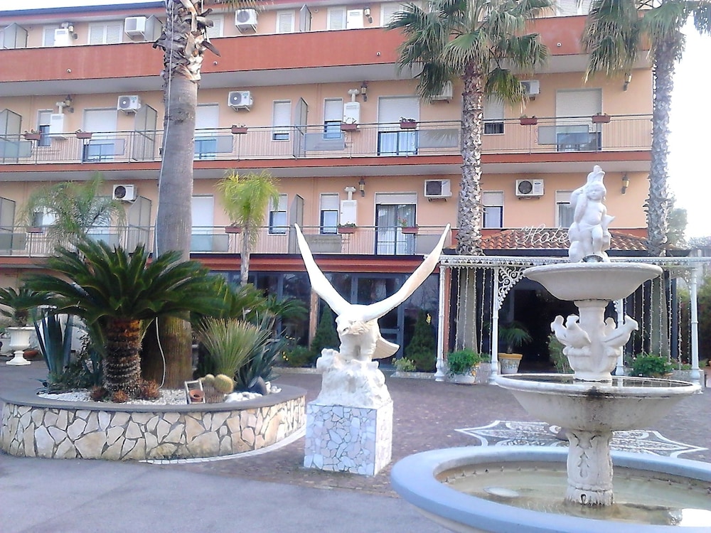 Hotel Happy Days 5/63