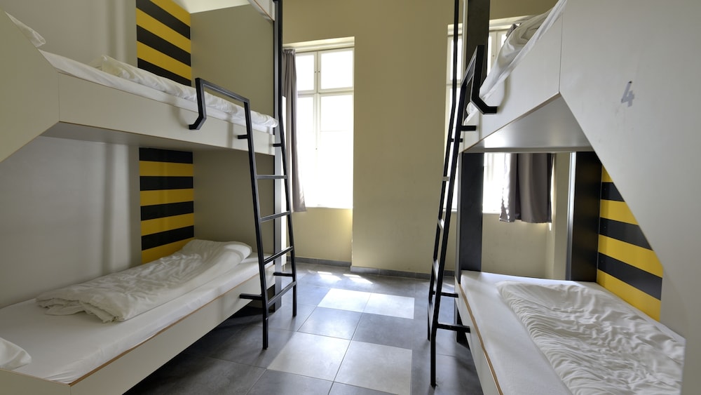 FEMALE DORM, 6 BEDS