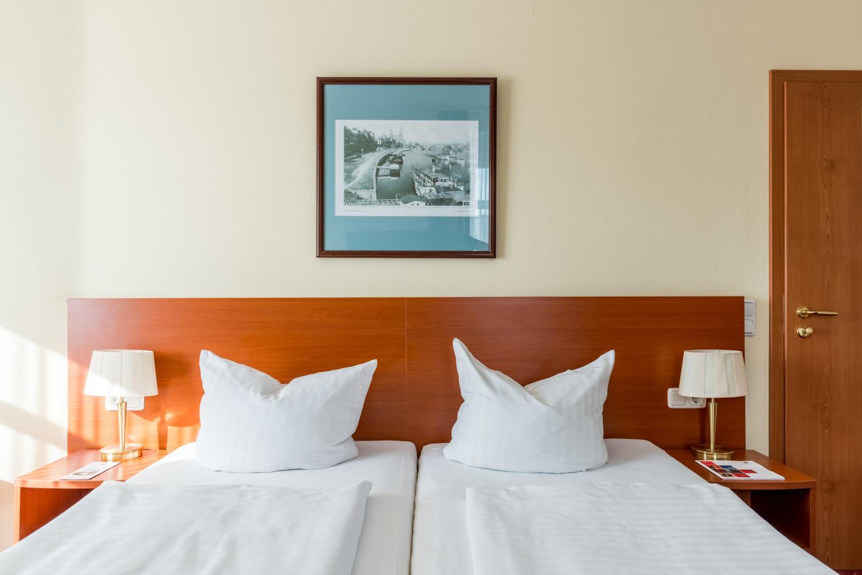 غرفة قياسية مزدوجة، Azimut Hotel Dresden 6/10