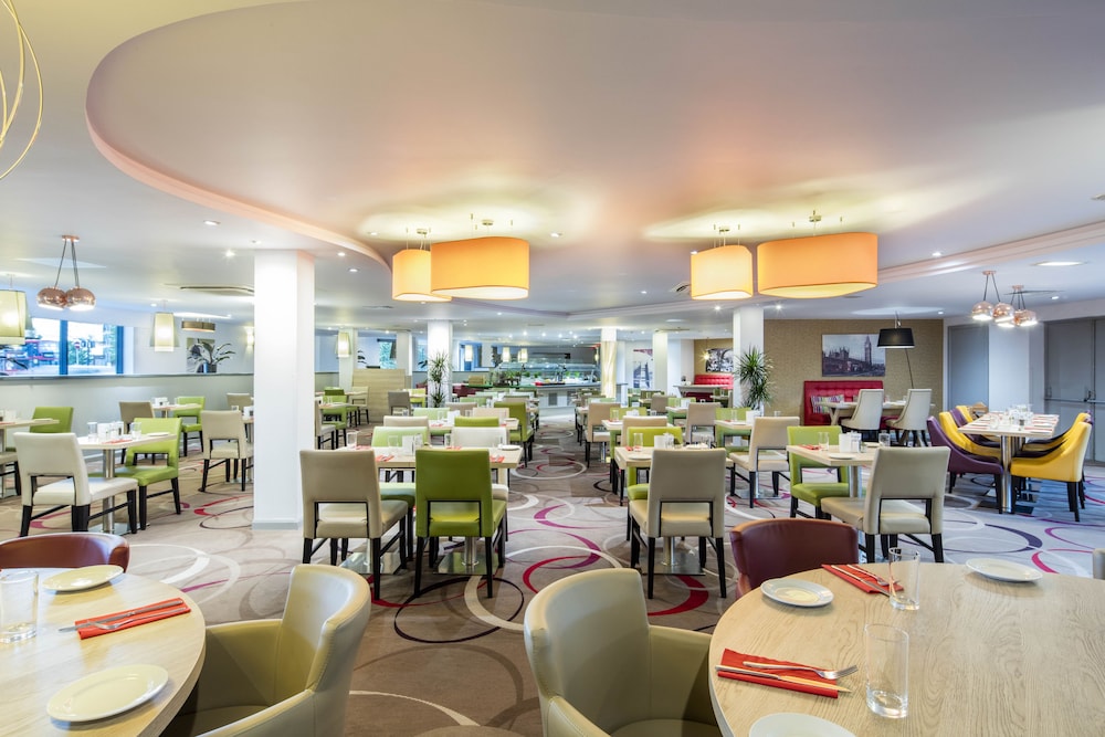 Leonardo London Heathrow 32/77