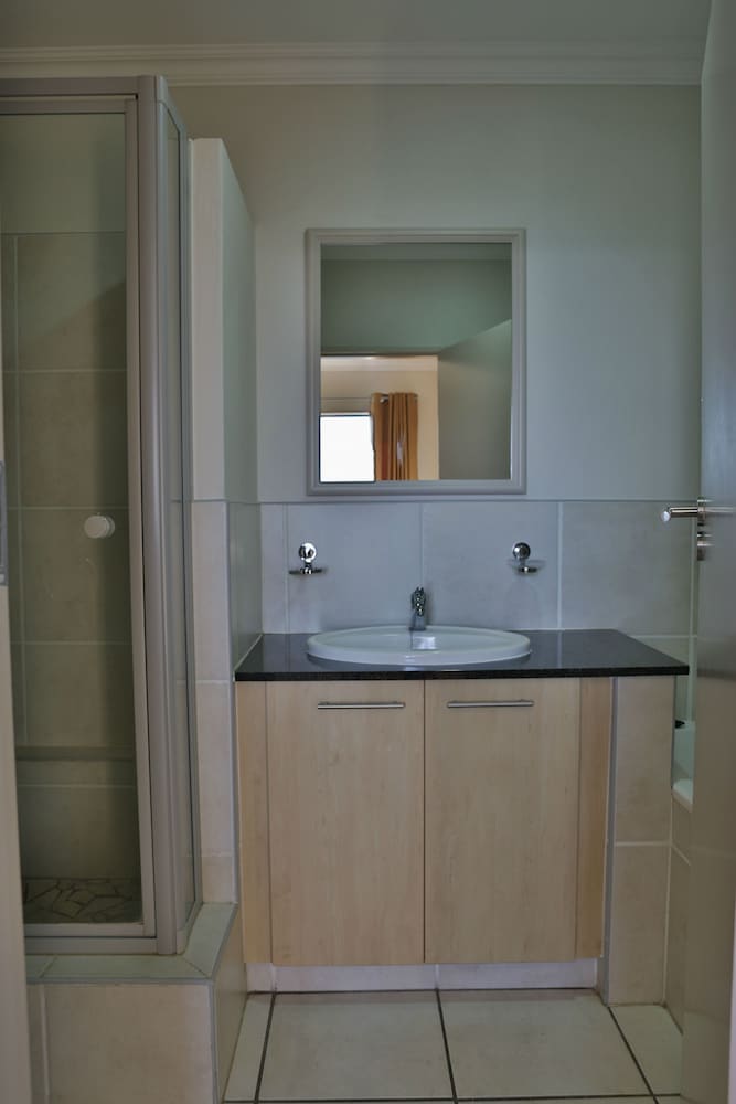 Westpoint Executive Suites - Apartments 13/70
