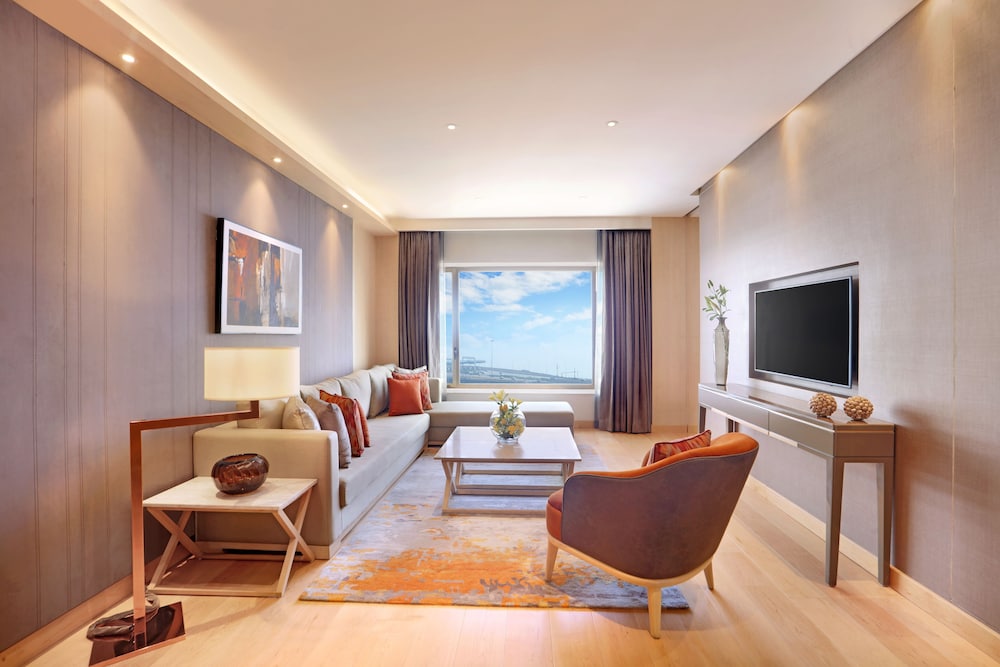TAJ LANDS END 47/84