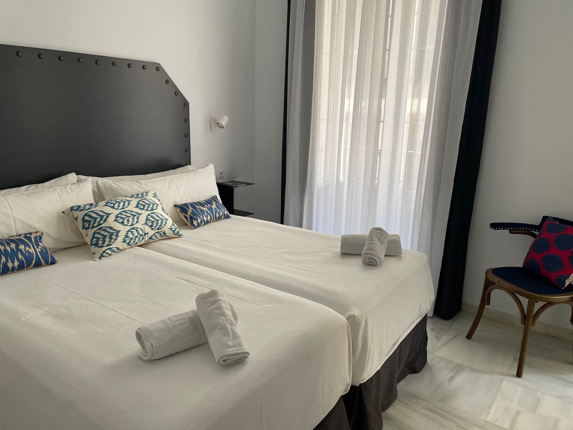 STANDARD, DOUBLE OR TWIN BED