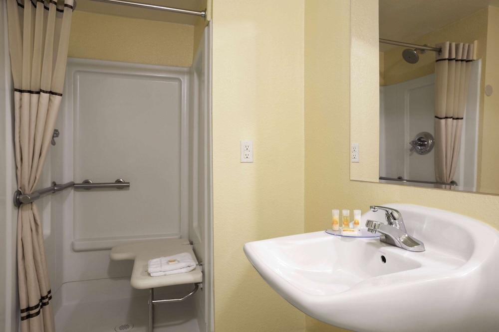 Days Inn by Wyndham Denver Downtown 12/29
