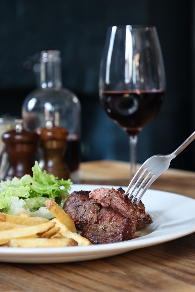 The Porterhouse Grill & Rooms 15/50