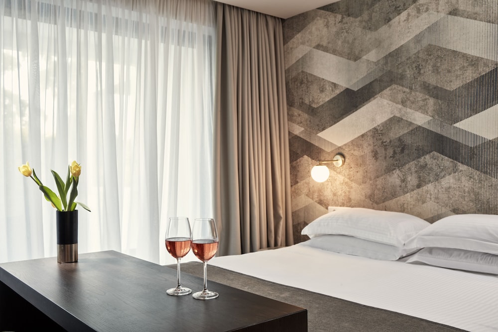 AZUR HOTEL 12/50