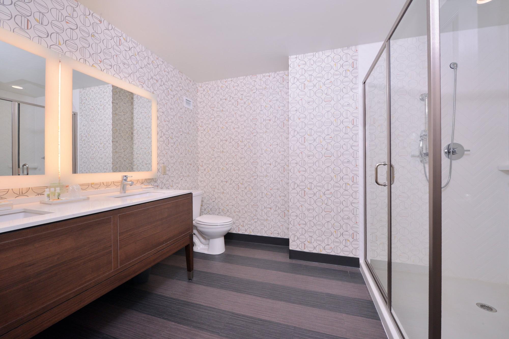 Standard, Multiple Beds, Holiday Inn Kansas City Airport 3/3