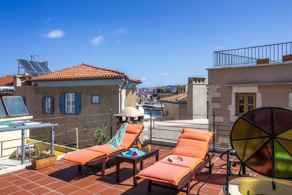 Ifigenia Luxury Suites 50/50