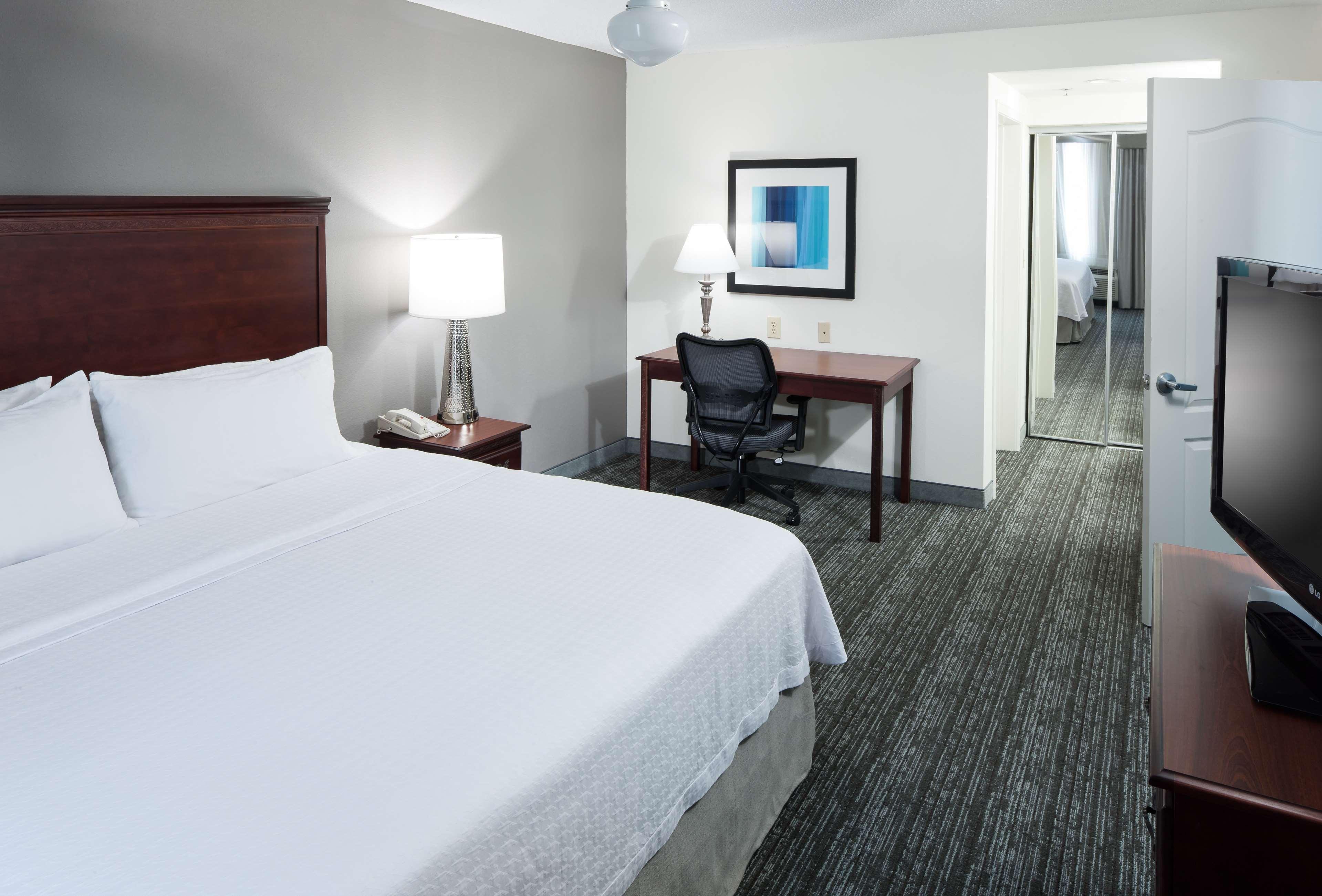 2 BEDROOMS, SUITE, KING BED, 2 QUEEN BEDS, 2 BATHROOMS