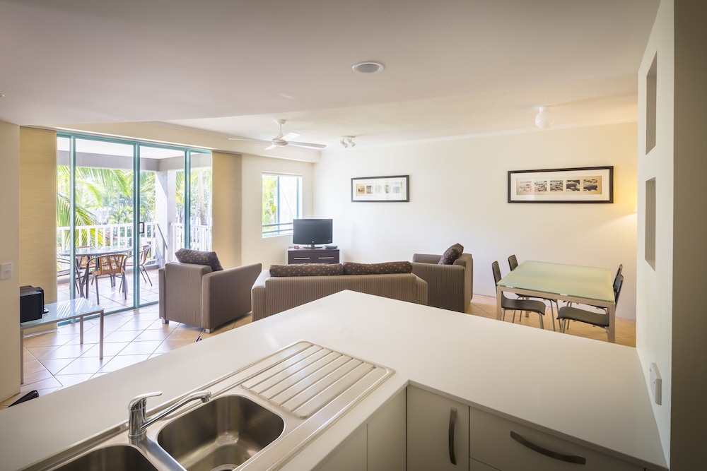 Coral Sands Beachfront Resort 12/59