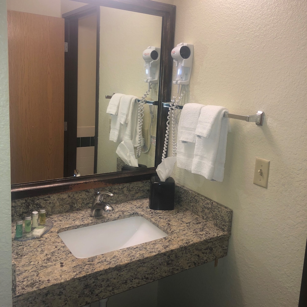 Cobblestone Hotel & Suites - Wisconsin Rapids 9/31