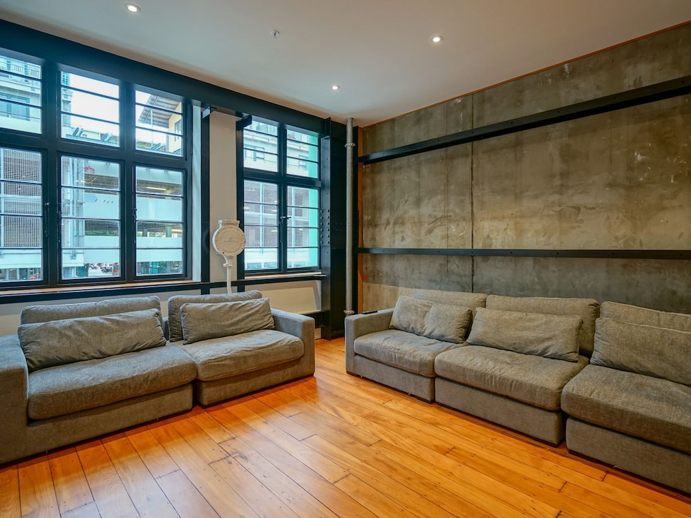 The Marion Hostel 50/57