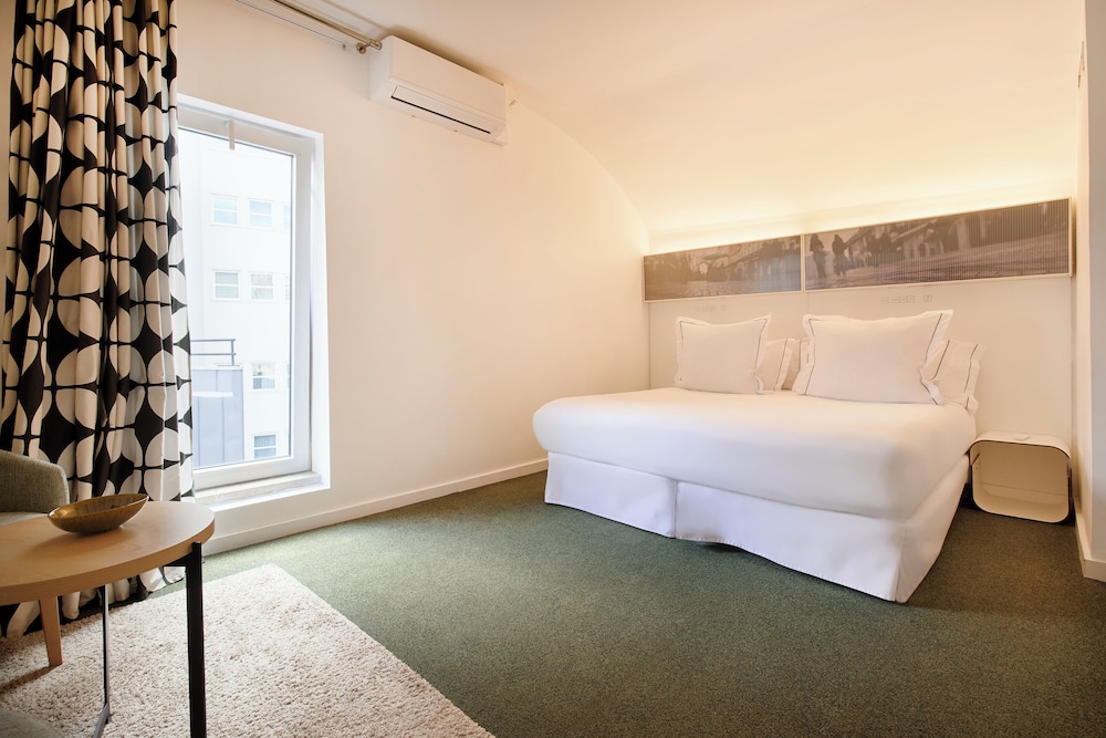 ROOM, TRIPLE