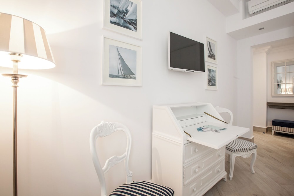 Marina Hotel Charming Rooms 28/47