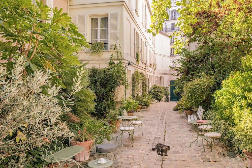 Hotel des Grandes Ecoles 38/49
