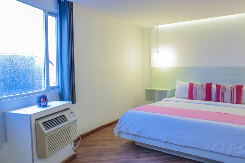 JUNIOR SUITE, KING BED