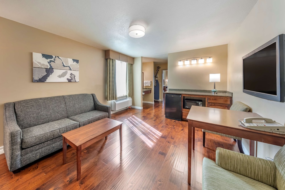 Best Western Plus John Jay Inn & Suites 30/37