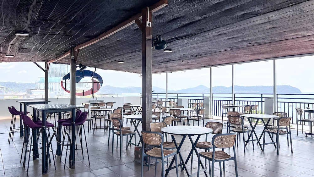 Royal Agate Beach Resort 48/64