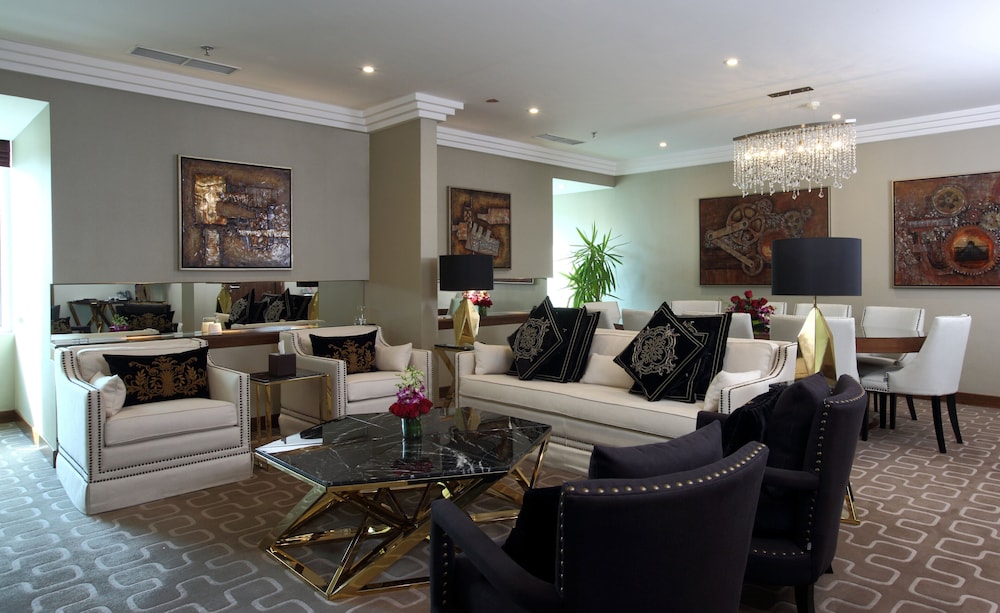 كراون بلازا الرياض منهال(Radisson Blu Hotel and Convention Center, Riyadh Minhal) 37/67