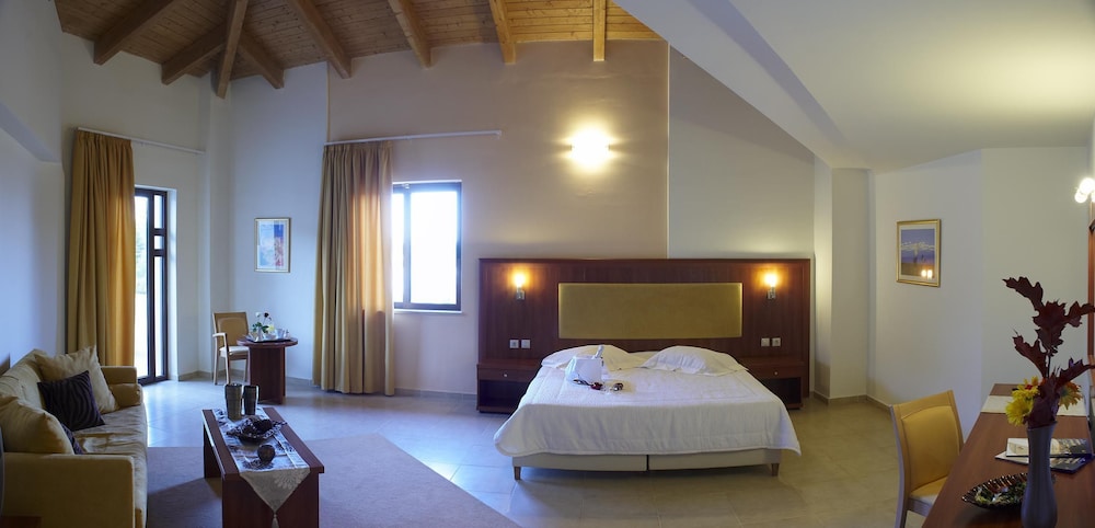 Parnis Palace Hotel Suites 9/25