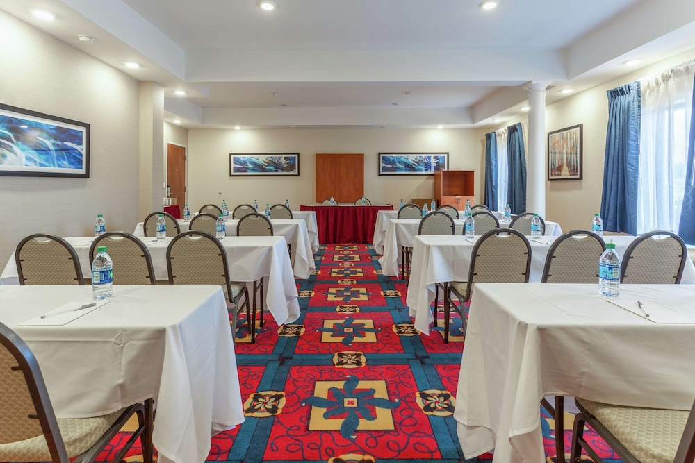 Hampton Inn Jefferson City at Capital Mall 34/43