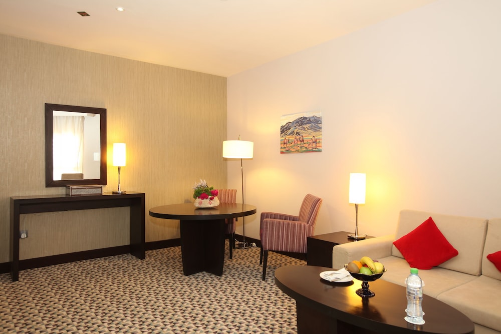 جولدن توليب حائل(Golden Tulip Hotel) 23/39